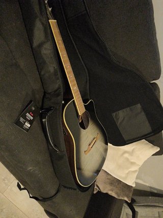 Guitarra Fender T-Bucket 300CE + funda nueva