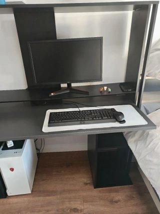 Grande scrivania da gioco per due schermi
