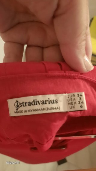 Falda pantalón roja con cinturón