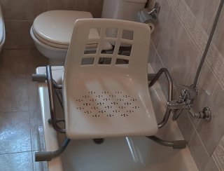 Silla para poner sobre bañera. Nueva. Sin uso.