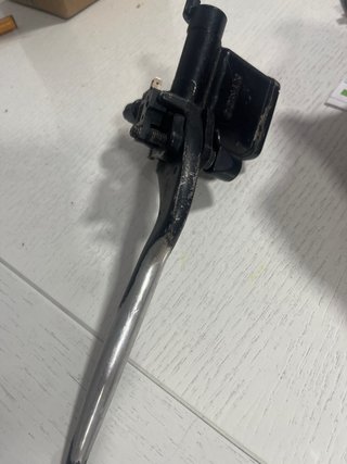 Bomba de freno con soporte espejo