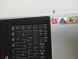 Regalo si compras cargador FUJITSU y Vodafone piez