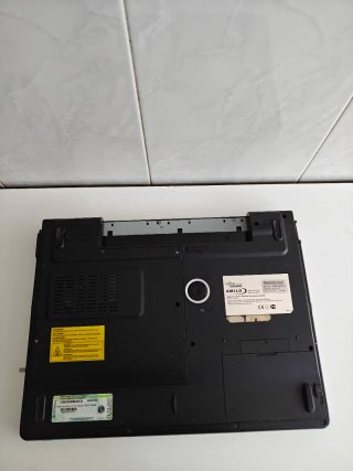 Regalo si compras cargador FUJITSU y Vodafone piez