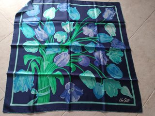 Foulard in seta con tulipani