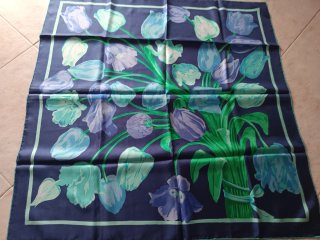 Foulard in seta con tulipani