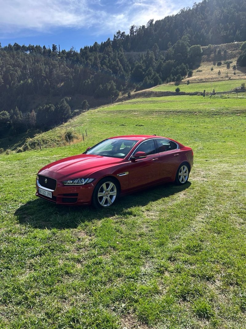 Jaguar XE 2017 - foto 1
