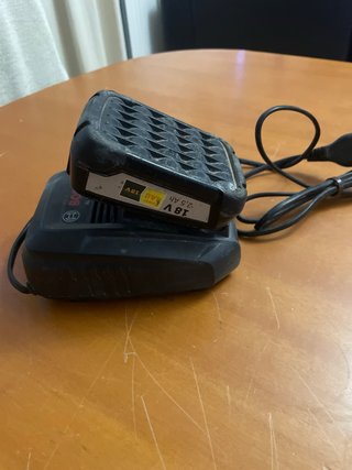 Cargador Bosch AL1830CV + Batería 2.5Ah