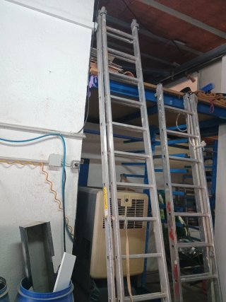 Máquina industrial azul