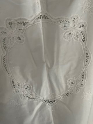 Centrotavola ricamato bianco scatola 51