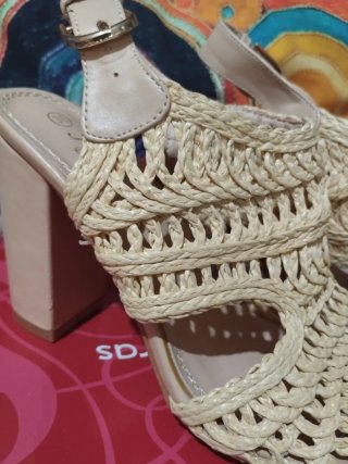 Sandalias tacón beige talla 36