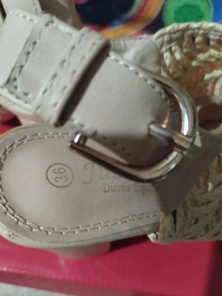 Sandalias tacón beige talla 36
