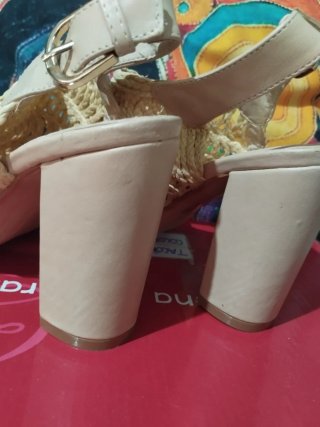 Sandalias tacón beige talla 36