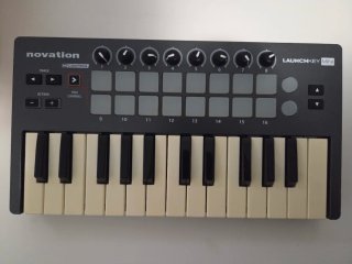 Novation Launchkey Mini MK1 Controlador MIDI