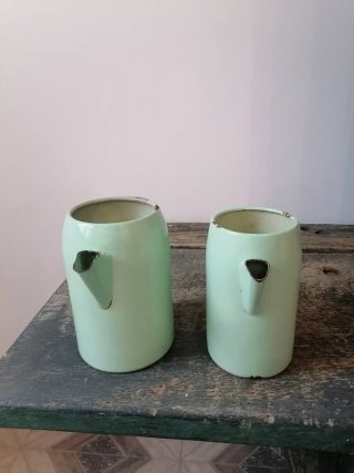 2 antiche caffettiere in metallo smaltato verde