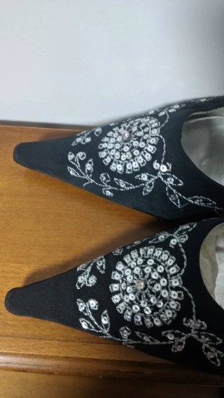 Zapatos de fiesta negros con pedrería