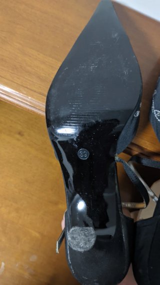 Zapatos de fiesta negros con pedrería