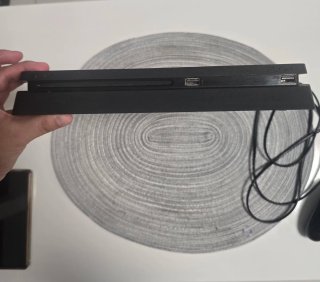PS4 (PlayStation 4) Negra + Mando y Cables