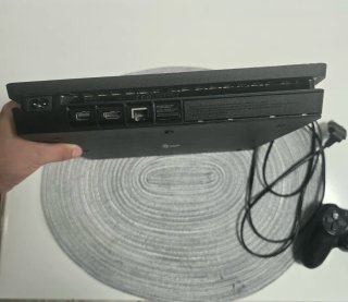 PS4 (PlayStation 4) Negra + Mando y Cables