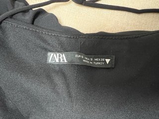 Vestido mini negro Zara