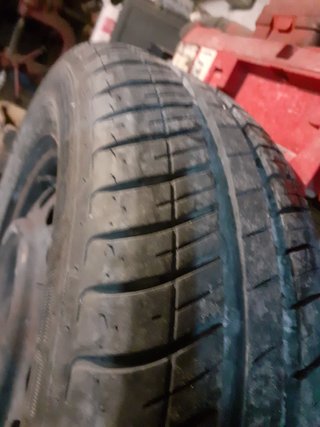 2 Ruedas Dunlop con llanta 175/65/14 con 10000 km.
