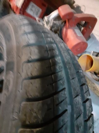 2 Ruedas Dunlop con llanta 175/65/14 con 10000 km.