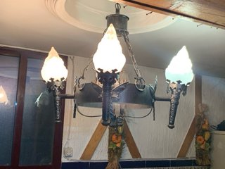 Mesa de comedor y sillas de bodega