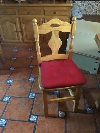 Mesa de comedor y sillas de bodega