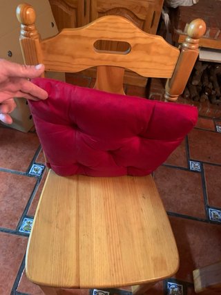 Mesa de comedor y sillas de bodega
