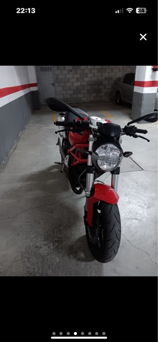 Ducati Monster 696 Roja.