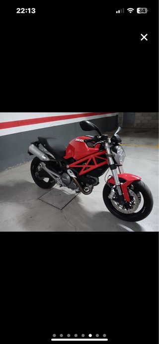 Ducati Monster 696 Roja.