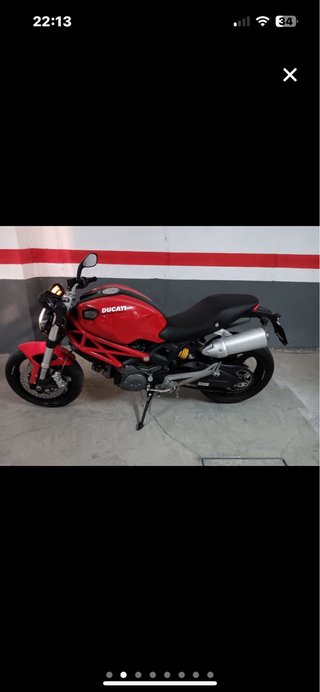 Ducati Monster 696 Roja.