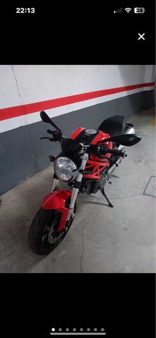 Ducati Monster 696 Roja.