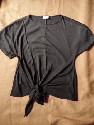 Camiseta negra anudada talla única