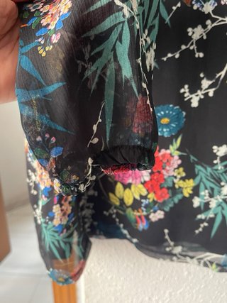 Blusa gasa floral manga larga