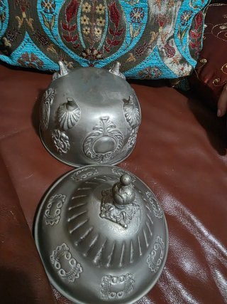 Bombonera vintage metálica decorada
