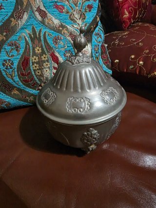 Bombonera vintage metálica decorada