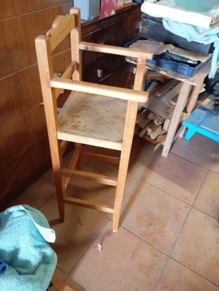 Trona de madera antigua para niñ@s