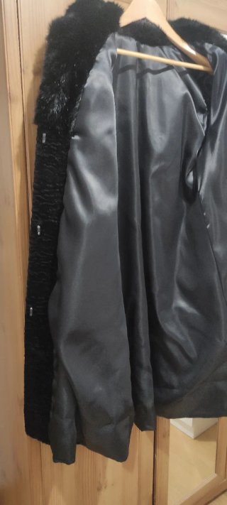 Abrigo de astracán negro