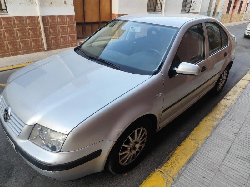 Volkswagen Bora 2002 - foto 1