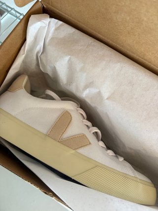 Zapatillas Veja Mujer Blancas y Beige