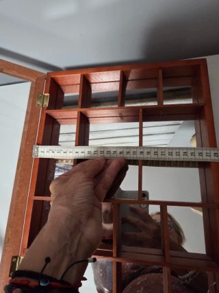 Vitrina de madera y cristal