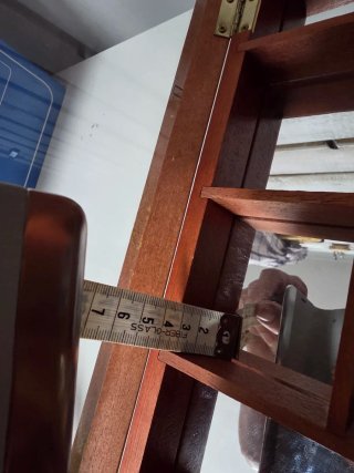 Vitrina de madera y cristal