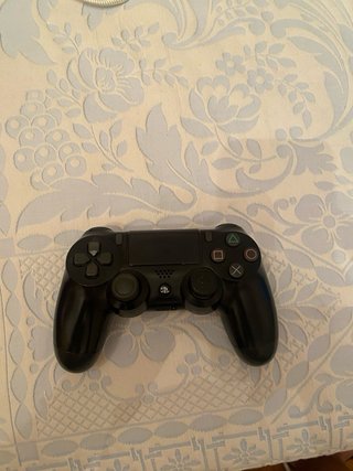 Consola PS4 Negra con Juegos y Mando
