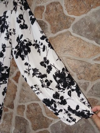 Blusa SHEIN floral negra y blanca talla 3XL