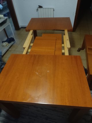Mesa de comedor de madera