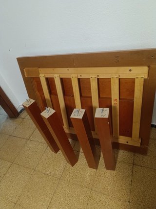 Mesa de comedor de madera