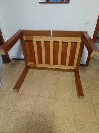 Mesa de comedor de madera
