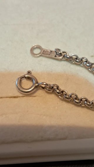 Cadena con colgante de sargadelos