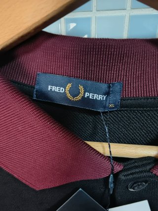 Polo Fred Perry Negro/Rojo Talla M