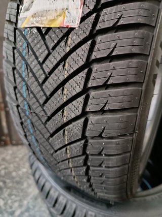 NEUMÁTICOS 215/45 R17 TODO ESTACIONES